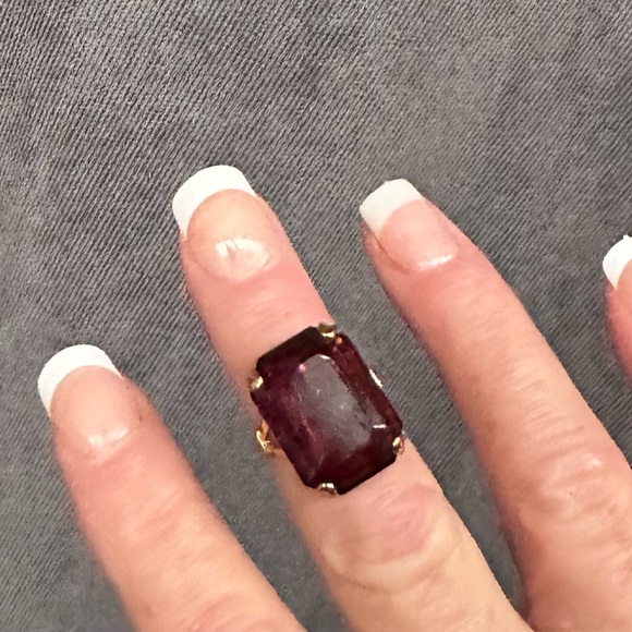 Vintage Jewelry - Vintage Avon ring big stone gold tone